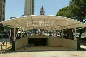 烟台小区车库出入口